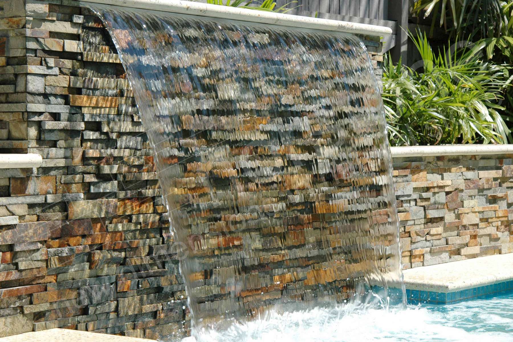 Miter Cut outside corner on a pool water feature in Australia